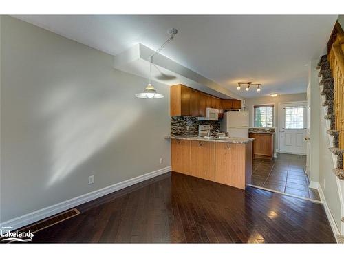 4 Royalton Lane, Collingwood, ON - Indoor Photo Showing Kitchen