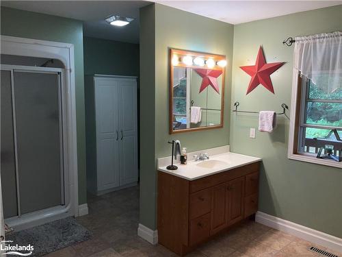 356 Chub Lake Road, Huntsville, ON - Indoor Photo Showing Bathroom