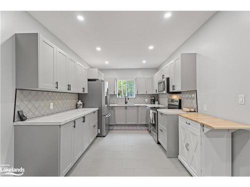 1938 Peninsula Road, Port Carling, ON - Indoor Photo Showing Kitchen