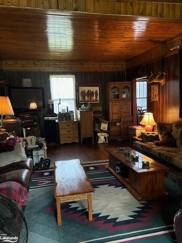 1227 Baseline Road, Severn Bridge, ON - Indoor Photo Showing Living Room