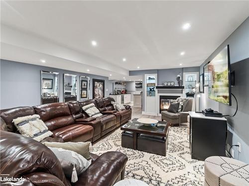 39 Clearbrook Trail, Bracebridge, ON - Indoor Photo Showing Living Room