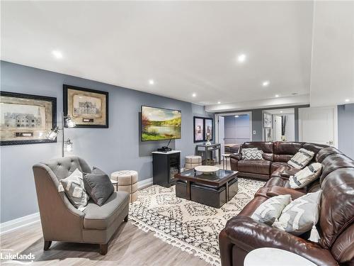 39 Clearbrook Trail, Bracebridge, ON - Indoor Photo Showing Living Room