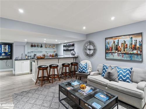 39 Clearbrook Trail, Bracebridge, ON - Indoor Photo Showing Living Room