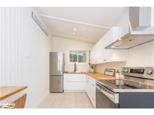 1307 Dickie Lake Road, Baysville, ON - Indoor Photo Showing Kitchen