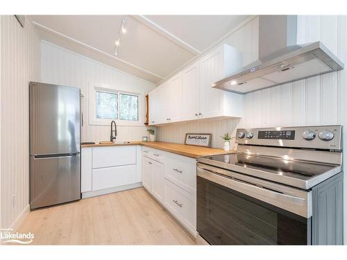 1307 Dickie Lake Road, Baysville, ON - Indoor Photo Showing Kitchen