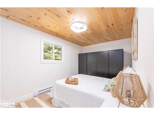 1307 Dickie Lake Road, Baysville, ON - Indoor Photo Showing Bedroom