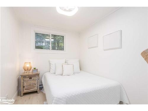 1307 Dickie Lake Road, Baysville, ON - Indoor Photo Showing Bedroom