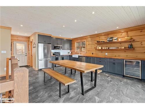 175 Rowanwood Lane, Utterson, ON - Indoor Photo Showing Kitchen