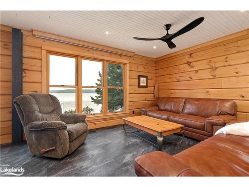 175 Rowanwood Lane, Utterson, ON - Indoor Photo Showing Living Room