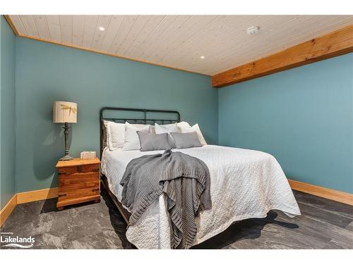 175 Rowanwood Lane, Utterson, ON - Indoor Photo Showing Bedroom