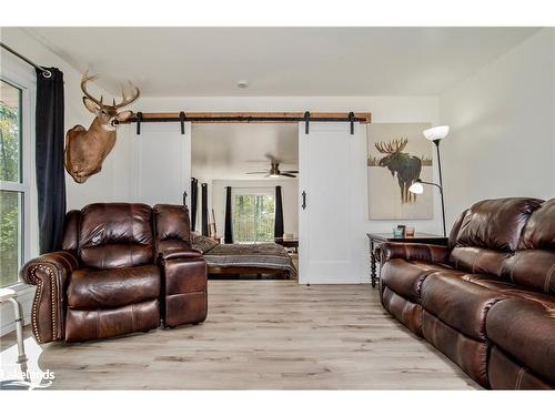 316 Goreville Road, South River, ON - Indoor Photo Showing Living Room