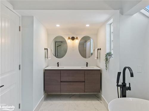 214-603 Atherley Road, Orillia, ON - Indoor Photo Showing Bathroom