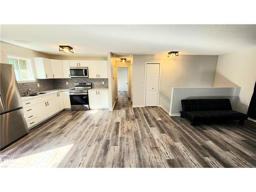 33-200 Pine Street, Bracebridge, ON - Indoor Photo Showing Kitchen