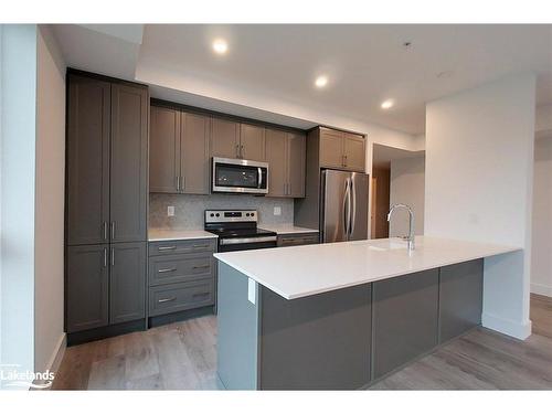 209-4 Kimberly Lane, Collingwood, ON - Indoor Photo Showing Kitchen With Upgraded Kitchen