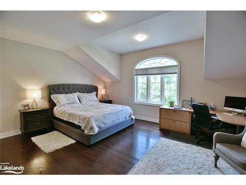 71 48Th Street S, Wasaga Beach, ON - Indoor Photo Showing Bedroom