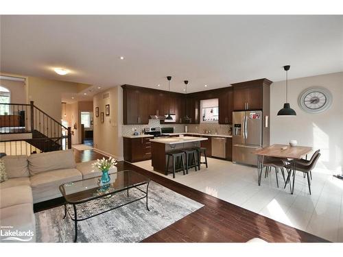 71 48Th Street S, Wasaga Beach, ON - Indoor Photo Showing Living Room