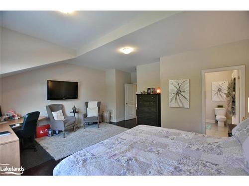 71 48Th Street S, Wasaga Beach, ON - Indoor Photo Showing Bedroom