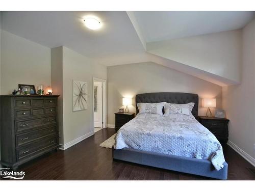 71 48Th Street S, Wasaga Beach, ON - Indoor Photo Showing Bedroom