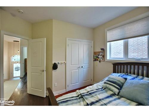 71 48Th Street S, Wasaga Beach, ON - Indoor Photo Showing Bedroom