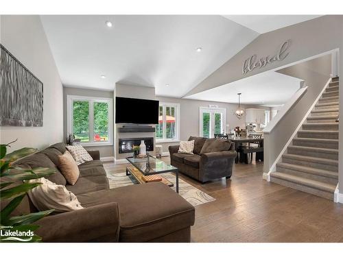 18 Macarthur Drive, Bracebridge, ON - Indoor Photo Showing Living Room With Fireplace