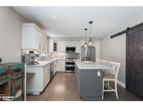 18 Macarthur Drive, Bracebridge, ON - Indoor Photo Showing Kitchen With Upgraded Kitchen