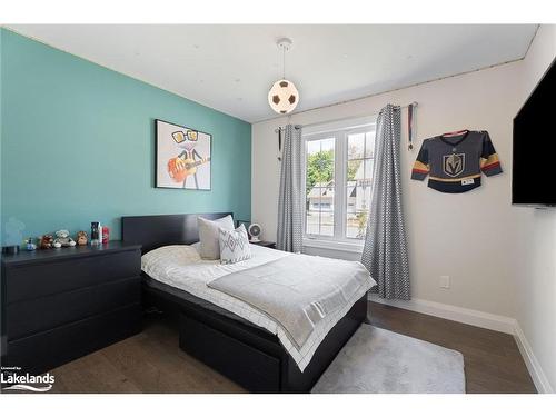 18 Macarthur Drive, Bracebridge, ON - Indoor Photo Showing Bedroom