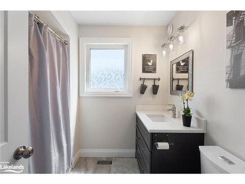 18 Macarthur Drive, Bracebridge, ON - Indoor Photo Showing Bathroom