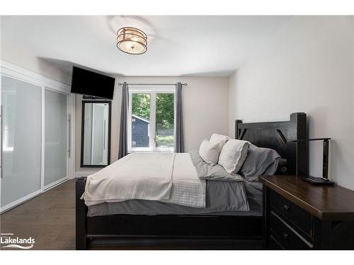 18 Macarthur Drive, Bracebridge, ON - Indoor Photo Showing Bedroom