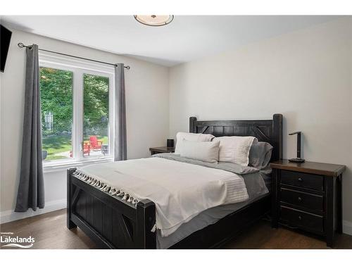 18 Macarthur Drive, Bracebridge, ON - Indoor Photo Showing Bedroom