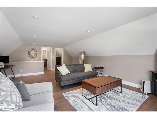 18 Macarthur Drive, Bracebridge, ON - Indoor Photo Showing Living Room