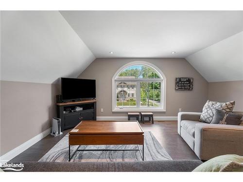 18 Macarthur Drive, Bracebridge, ON - Indoor Photo Showing Living Room