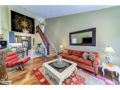 111 Chamberlain Crescent, Collingwood, ON - Indoor Photo Showing Living Room