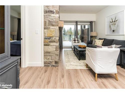 106-10 Beckwith Lane, The Blue Mountains, ON - Indoor Photo Showing Living Room