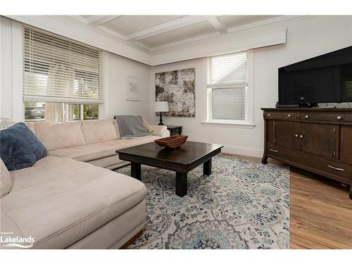 77 Niagara Street, Collingwood, ON - Indoor Photo Showing Living Room