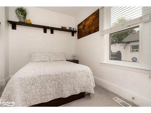 77 Niagara Street, Collingwood, ON - Indoor Photo Showing Bedroom