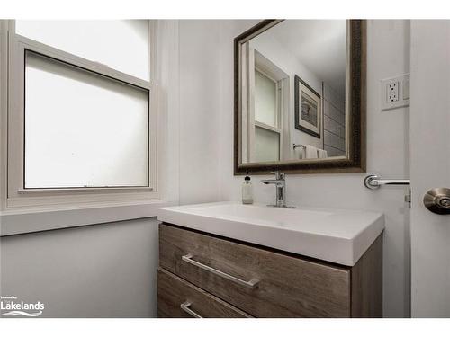 77 Niagara Street, Collingwood, ON - Indoor Photo Showing Bathroom