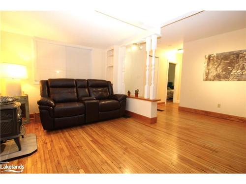 676 High Street, North Bay, ON - Indoor Photo Showing Living Room