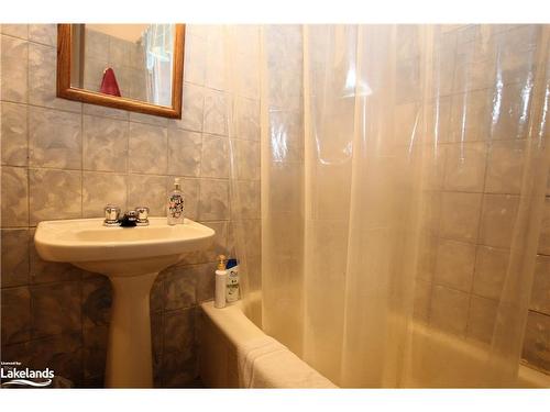 676 High Street, North Bay, ON - Indoor Photo Showing Bathroom