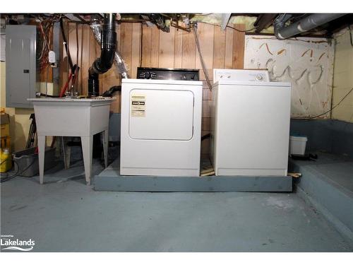 676 High Street, North Bay, ON - Indoor Photo Showing Laundry Room