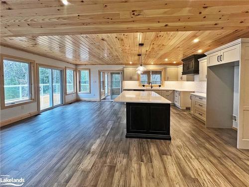 3 Rowntree Lane, Whitestone, ON - Indoor Photo Showing Kitchen With Upgraded Kitchen