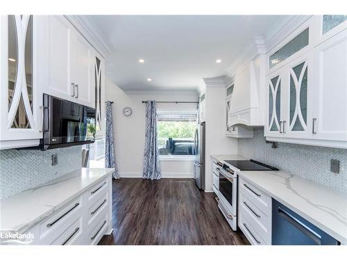 99 Mcintyre Drive, Barrie, ON - Indoor Photo Showing Kitchen With Upgraded Kitchen