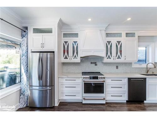 99 Mcintyre Drive, Barrie, ON - Indoor Photo Showing Kitchen With Upgraded Kitchen