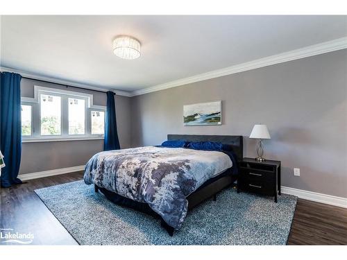 99 Mcintyre Drive, Barrie, ON - Indoor Photo Showing Bedroom