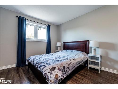 99 Mcintyre Drive, Barrie, ON - Indoor Photo Showing Bedroom