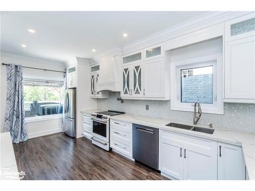 99 Mcintyre Drive, Barrie, ON - Indoor Photo Showing Kitchen With Double Sink With Upgraded Kitchen