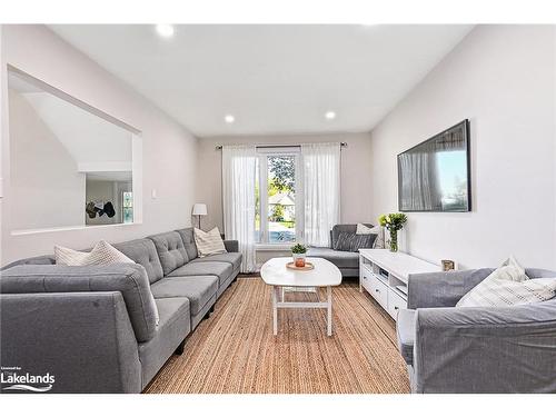 41 Leslie Drive, Collingwood, ON - Indoor Photo Showing Living Room