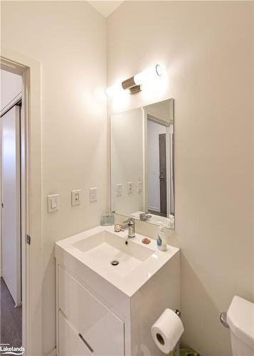 212-21 Matchedash Street S, Orillia, ON - Indoor Photo Showing Bathroom