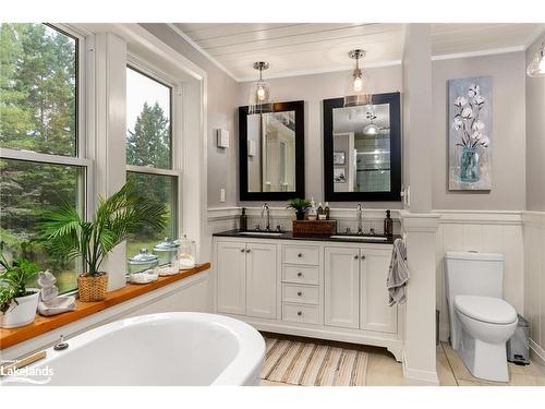 204 Bowyer Road, Huntsville, ON - Indoor Photo Showing Bathroom