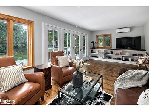 128 Teskey Drive, The Blue Mountains, ON - Indoor Photo Showing Living Room