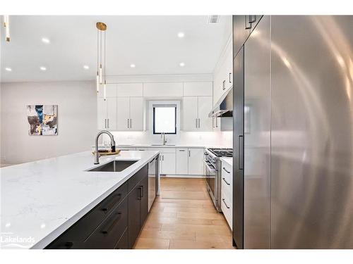 113 Nipissing Crescent, The Blue Mountains, ON - Indoor Photo Showing Kitchen With Upgraded Kitchen